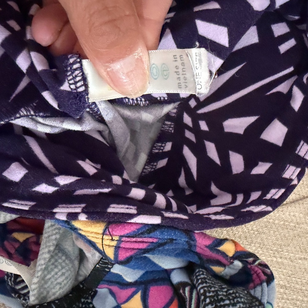 One size Lularoe leggings 5 pairs. - Picture 3 of 5